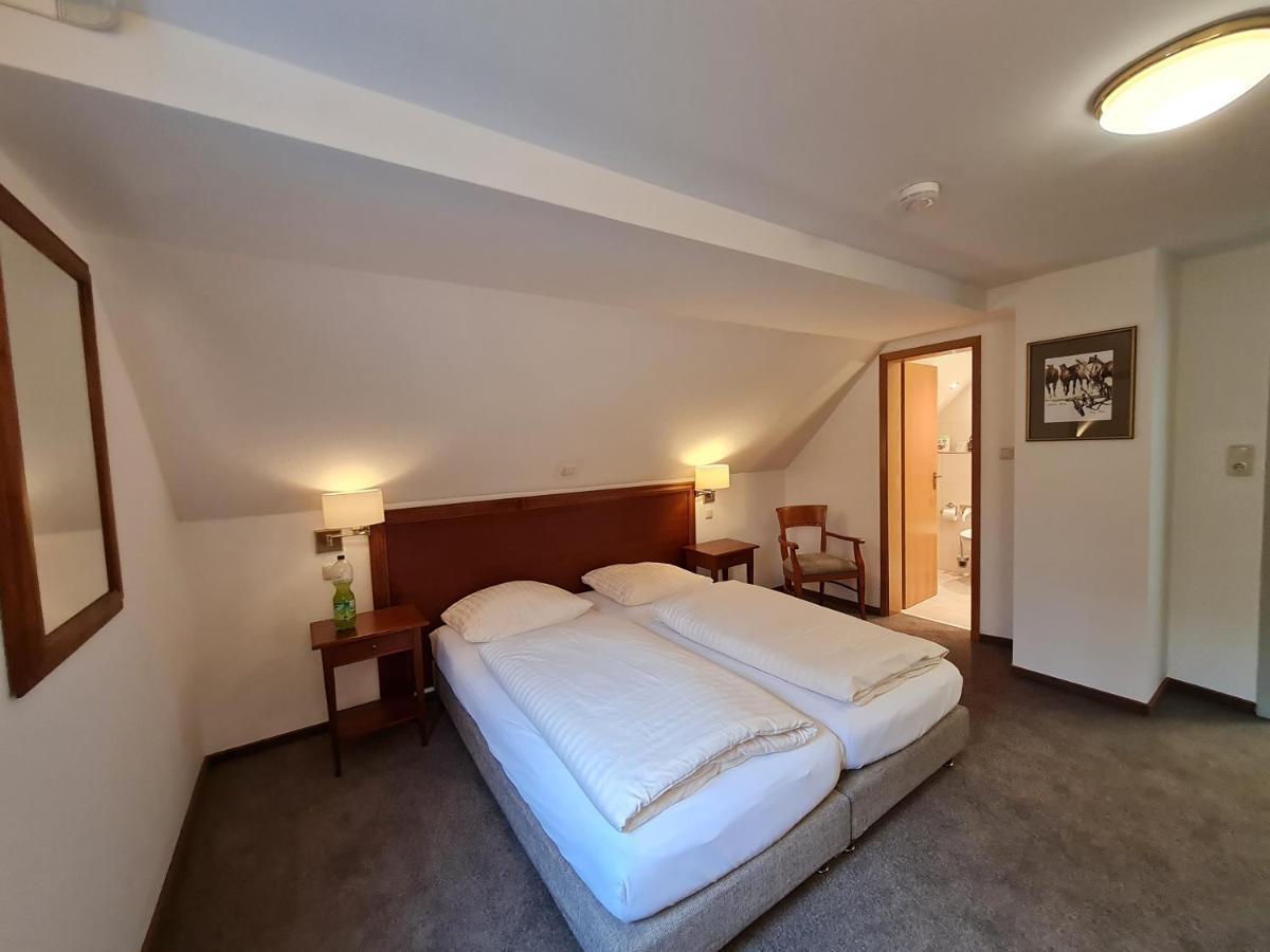 Hotel Waldquelle - Baumhaushotel 艾珍 外观 照片